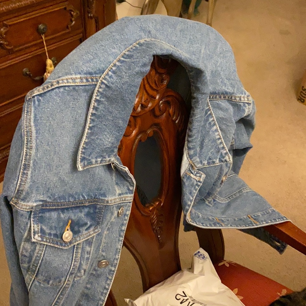 Hudson jean jacket beautiful! Worn wash look.